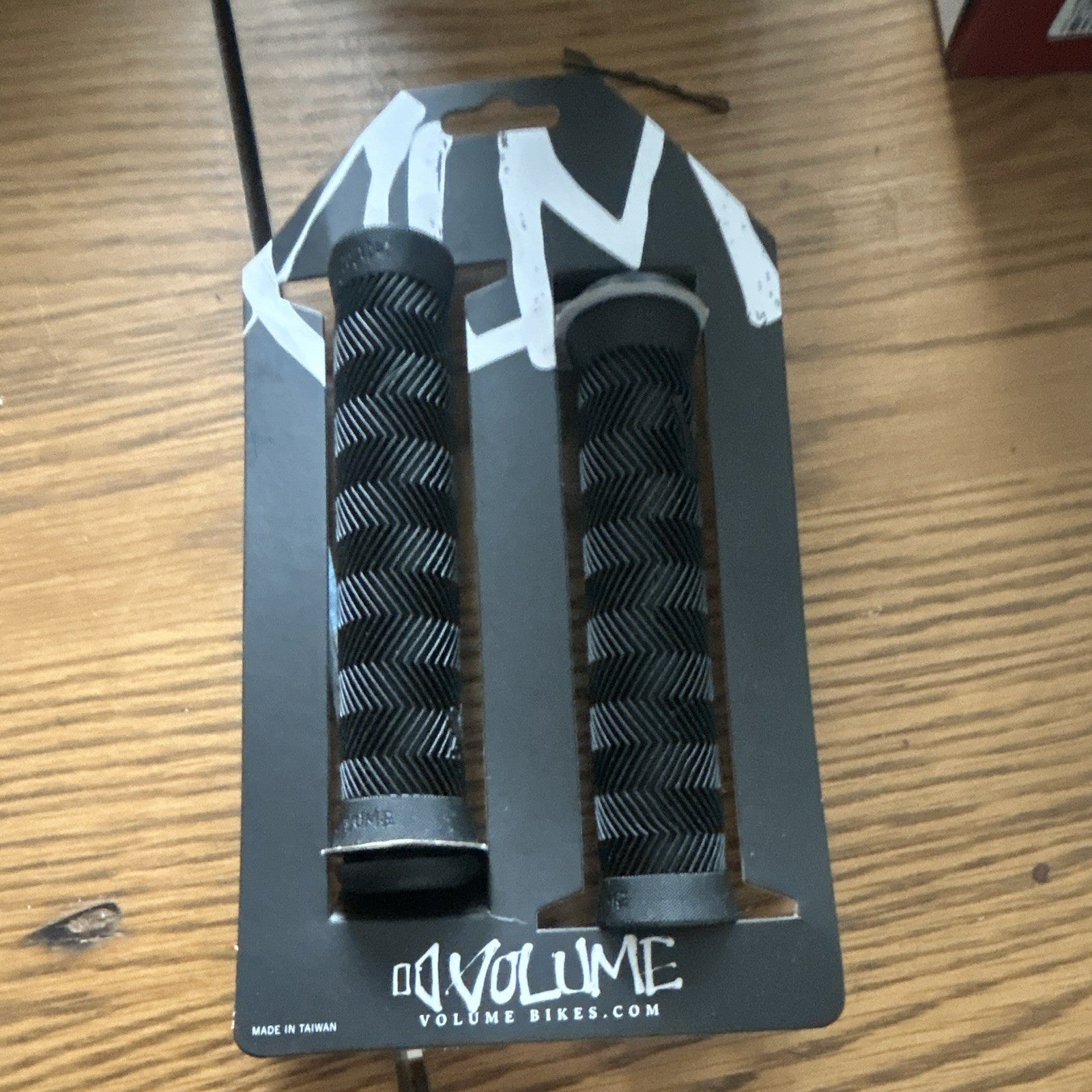 Volume team grips Flangeless BMX Handlebar Grips black with bar ends